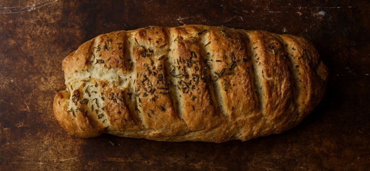 Juureton rosmariinileipä